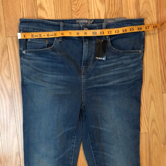 TORRID size 10R mid rise luxe super skinny - Picture 4 of 16